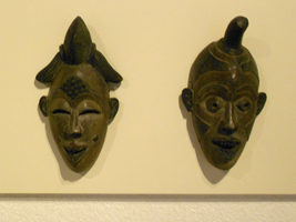 アフリカの仮面と彫像05