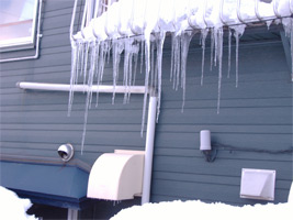 近所の家のつらら02